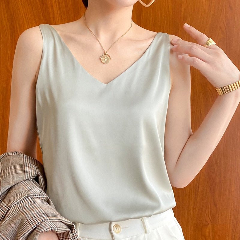 Clara – Elegant V-neck top for women