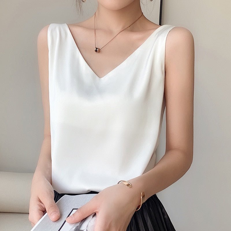 Clara – Elegant V-neck top for women