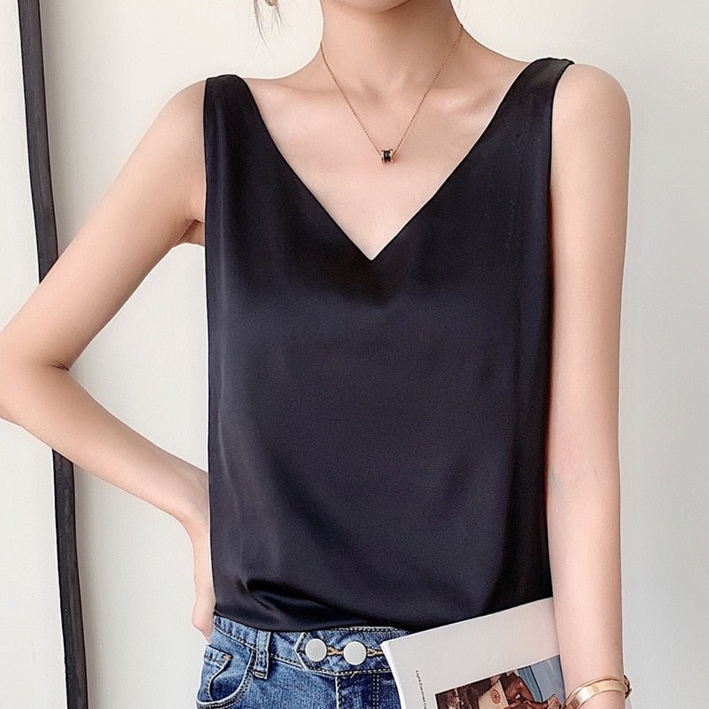 Clara – Elegant V-neck top for women