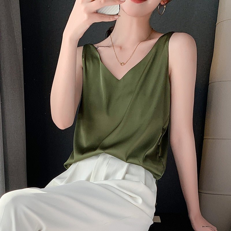 Clara – Elegant V-neck top for women